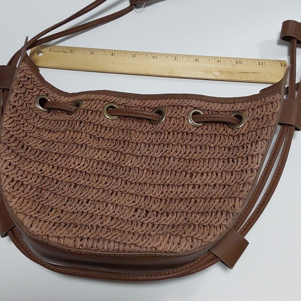 Free People Cabana Raffia Woven Crossbody Bag Adjustable Drawstring Closure NWOT - Picture 7 of 8